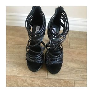 NWT Steve Madden silver/ black high heels. Size 9.